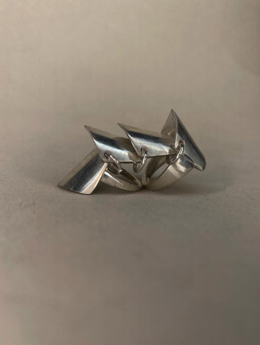 The Desmodus Shield Ring