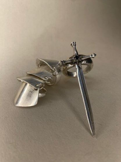 The Desmodus Shield Ring